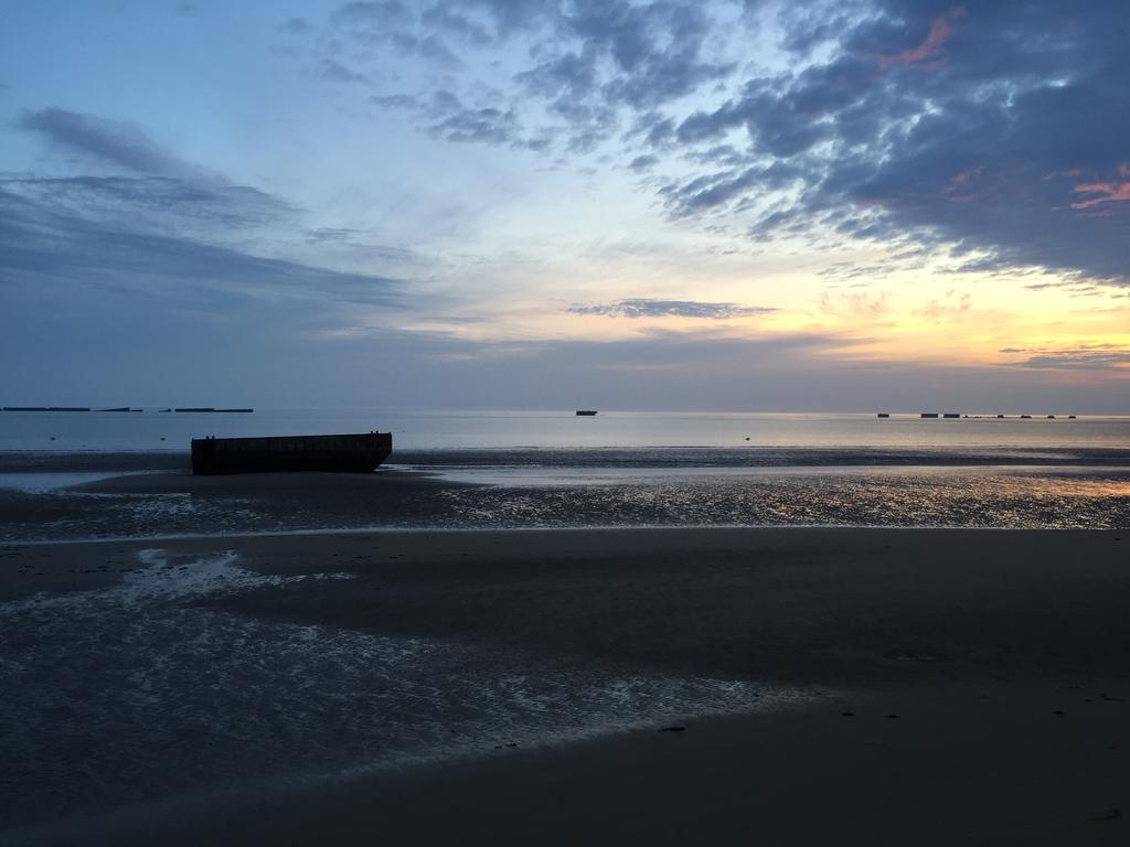Hotel Dday Aviators Arromanches-les-Bains Exterior foto